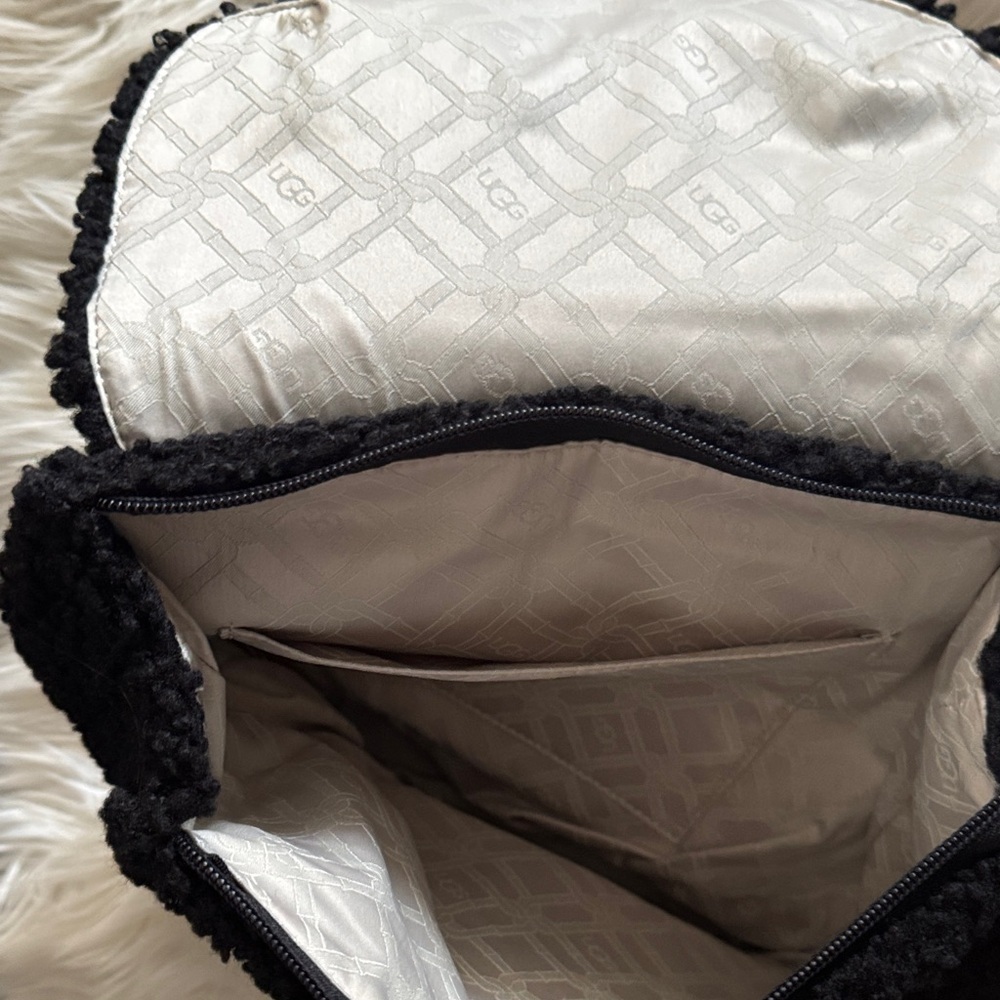 UGG Mini Black Fleece Backpack - Picture 4 of 5